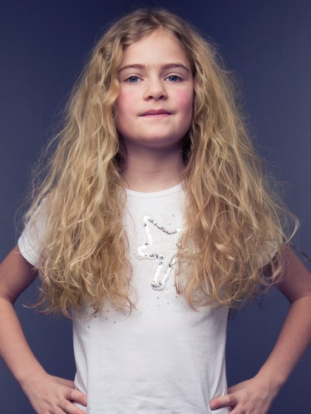 Long hairstyle for little girls with natural curls