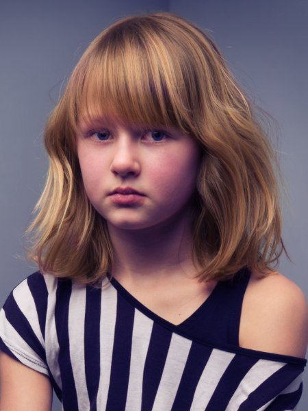Shoulder-length hairstyle for little girls