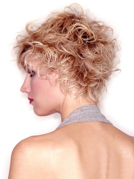 Wild short hairstyle with fuzzy fringes
