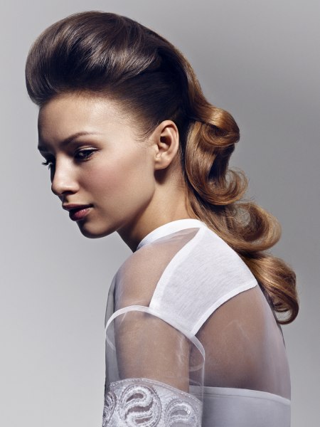 Wedding hairstyle with curled lengths
