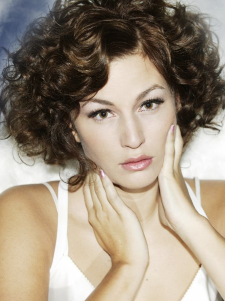 Short hairstyle with large curls and a side part