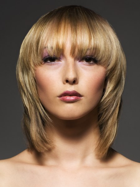 Blonde medium length hairstyle with soft contours