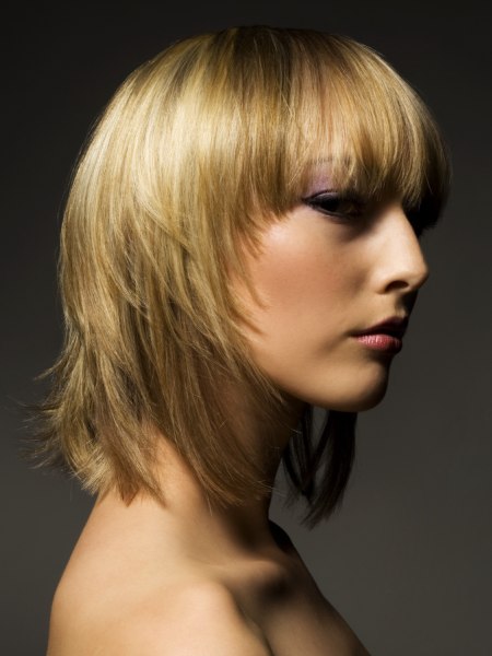 Mid-length hairstyle with soft contours - Side view