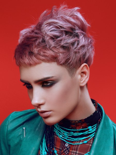 Short hair with a lilac or purple color