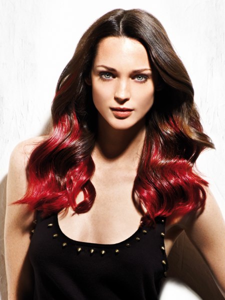 Long hairstyle with a brown color that transitions into red