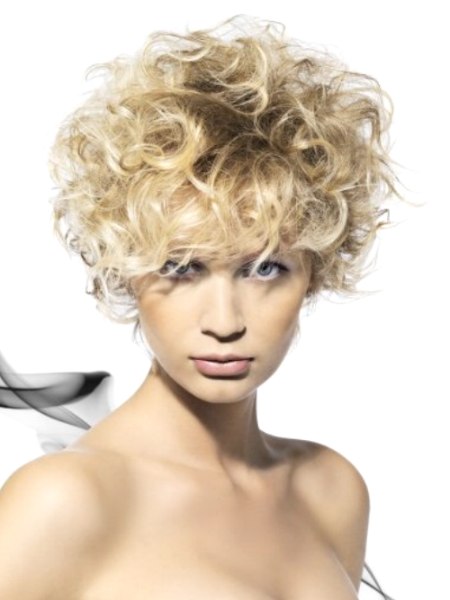 Fashionable short hair with light curls