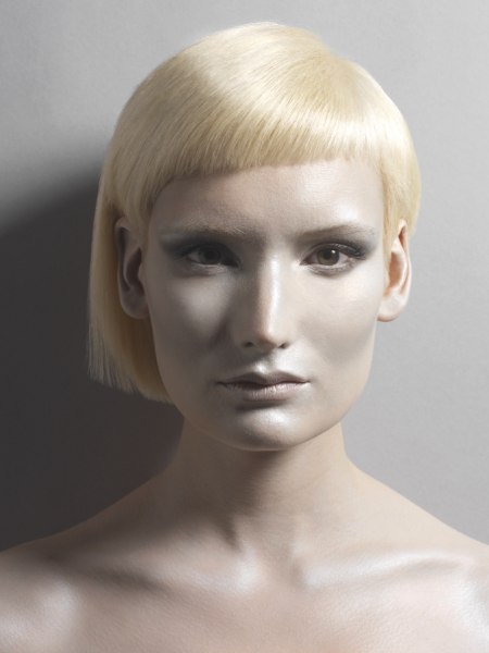 Semi bob hairstyle with a chunky back