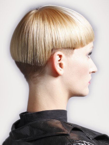 Women's hairstyle with very short undercut neck and sides