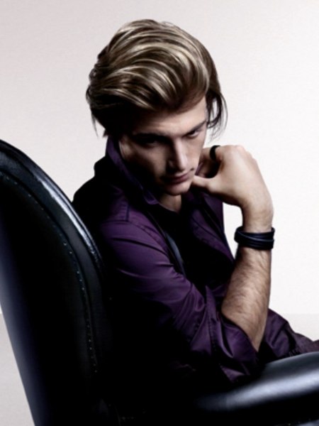 Men's hairstyle with the hair brought over to one side