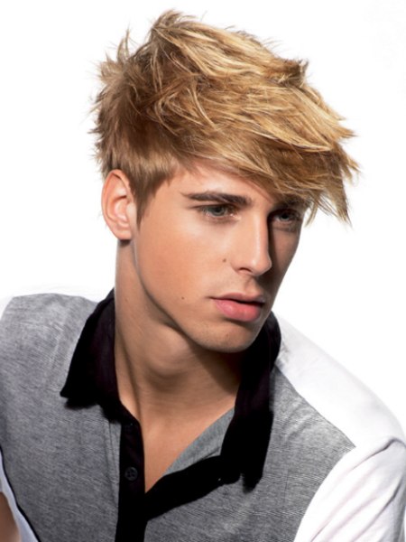 Feathery blown out style for men's hair