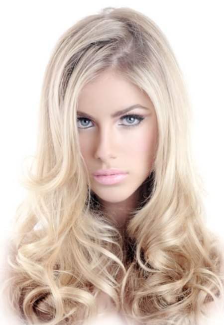 Classy styling for long blonde hair