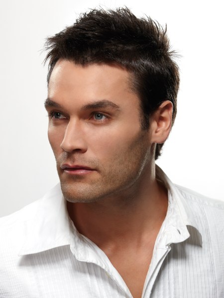 Hair for men pointed in a Mohican style