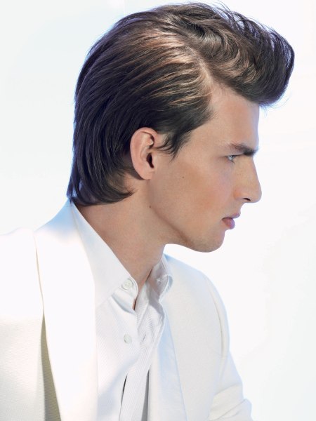 Wavy retro hairstyle for men