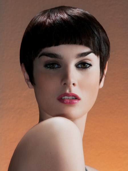 Short retro haircut with a curved fringe