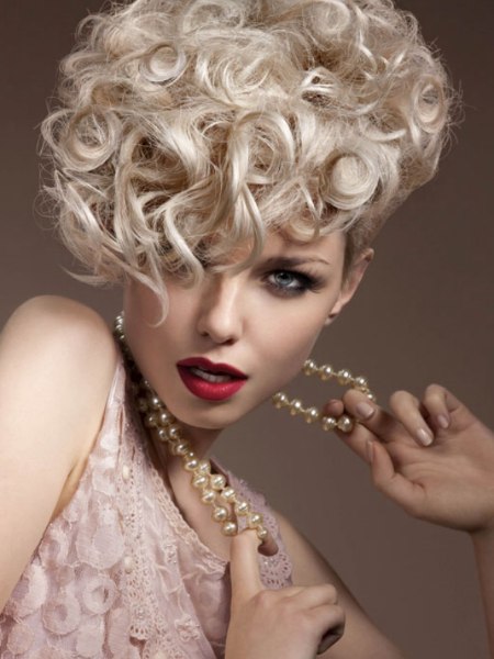 Short blonde 1950s hair with curls