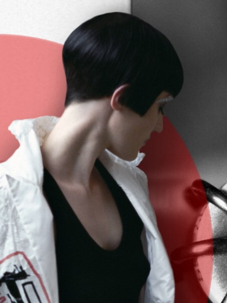 Geometric short hairstyle with a short nape