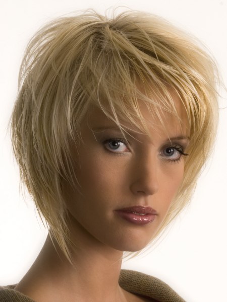 Flattering short hairstyle with layers around the face