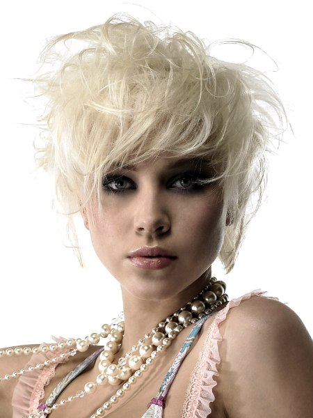 Short platinum blonde haircut with exaggerated layers