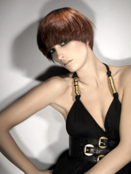 Short hairstyle that edges around the neck
