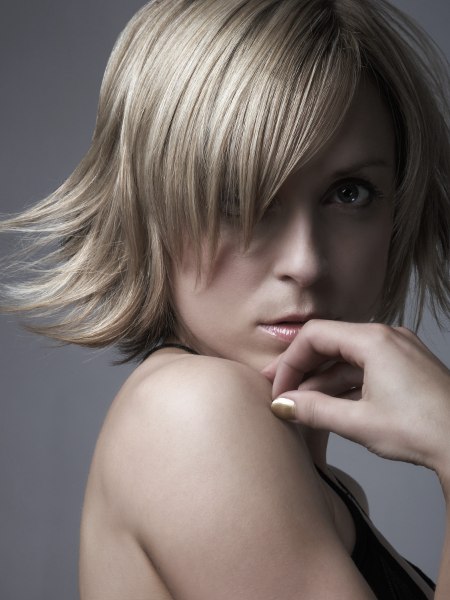 Short hairstyle with an outward bend in the ends