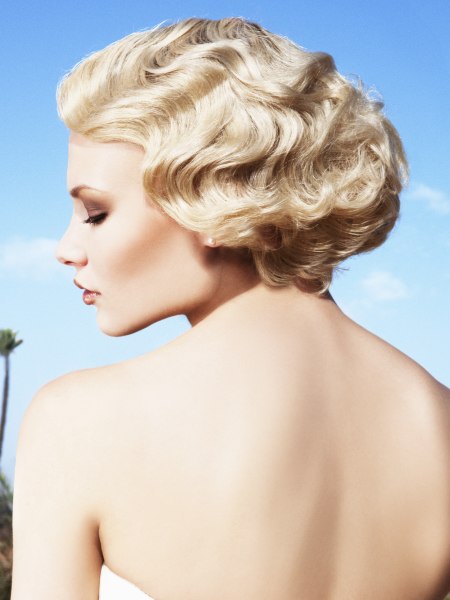 Short blonde hair with vintage water waves