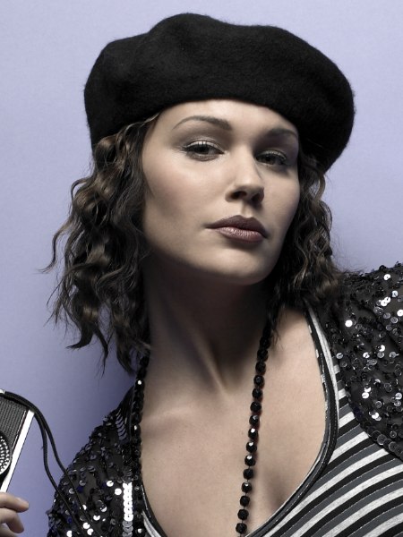 Crimped hair combined with a beret