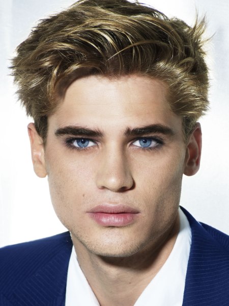 Short men's hair with highlights