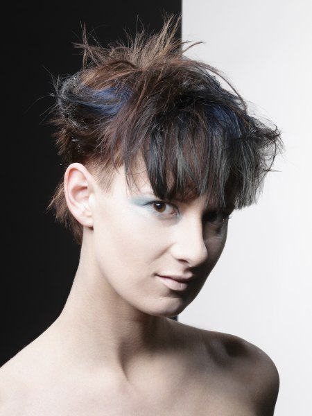 Short hair with color contrasts