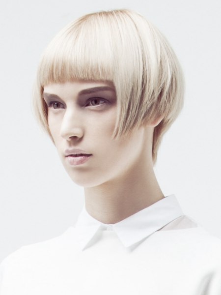 Short hair cut with an elongated neckline