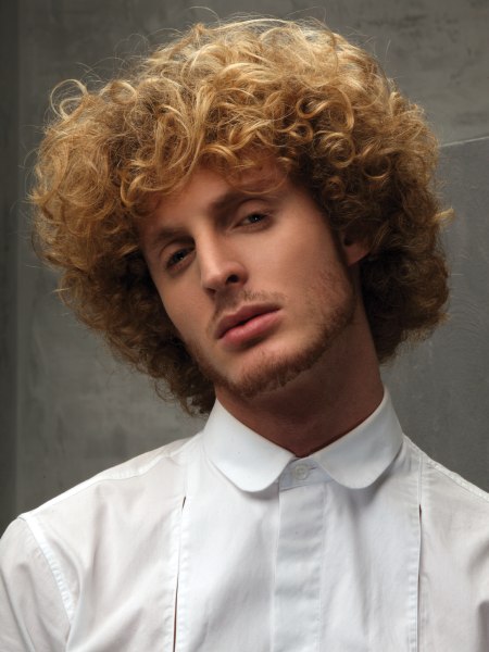 Layered men's hair with curls