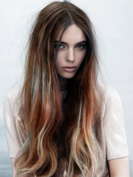 Soft long hair colored with a mother-of-pearl effect
