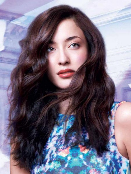 Long hairstyle with loose texture and natural flow