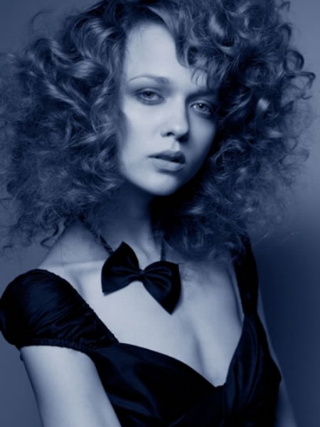 Deeply layered shoulder-length hairstyle with curls
