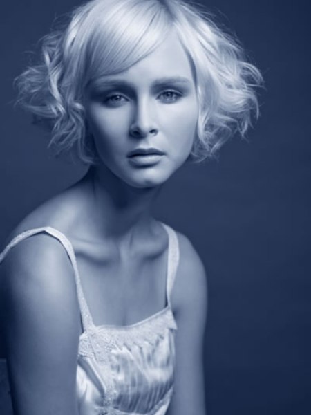 Short bob haircut with layering at the edge