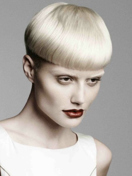 Short and sleek blonde mushroom cut