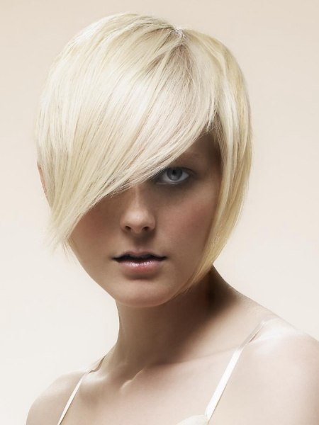 Short blonde fashion hair parted to one side