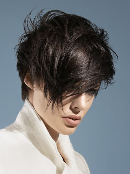 Cool short haircut with increasing lengthe