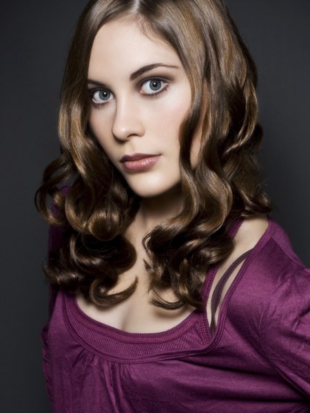 Sinewy hairstyle with silken curls