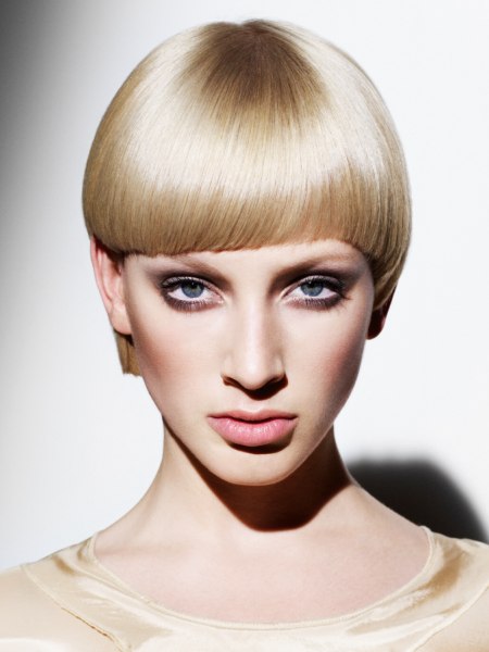 Short hairstyle with a rounded silhouette