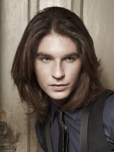 Shoulder long hair with layers for men
