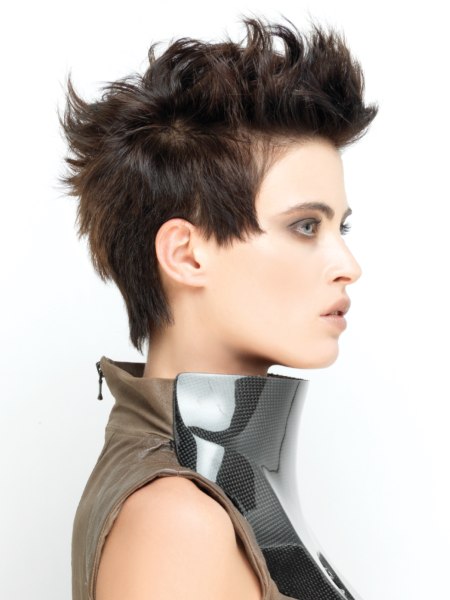 Easy-to-wear short hairstyle - Side view