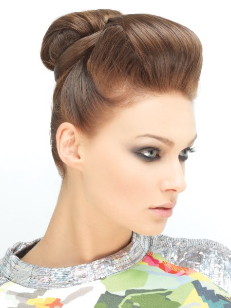 Girlish and retro rockabilly upstyle with a big knot