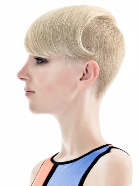 Short clipped hair for women