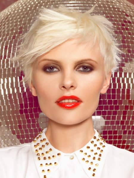 Short disco hairstyle with layers