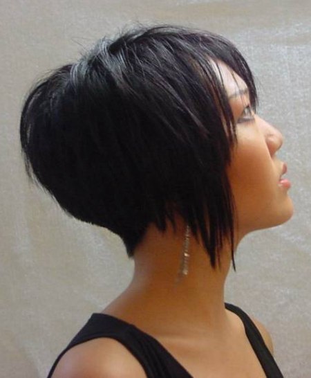Inverted bob with tight blending in the nape and gradually longer sides