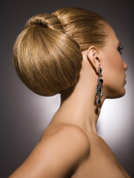 Chignon to make the neck look lean