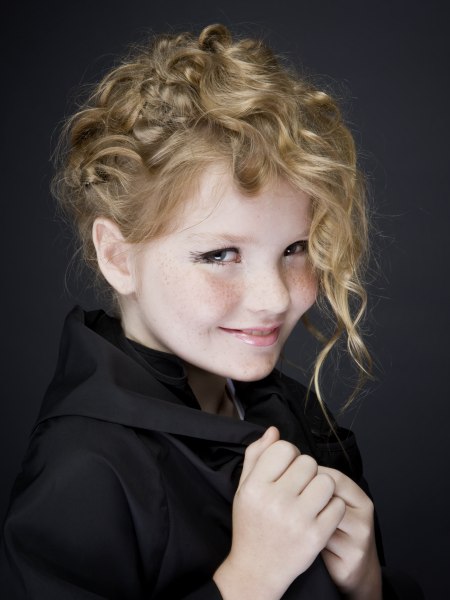 Hairstyle with curls for little girls