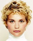 Easy short hairstyle with blonde curls