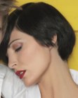 Short hairstyle with a graduated back that accentuates the neck