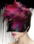 Short hairdo with fuchsia, black and purple color contrasts
